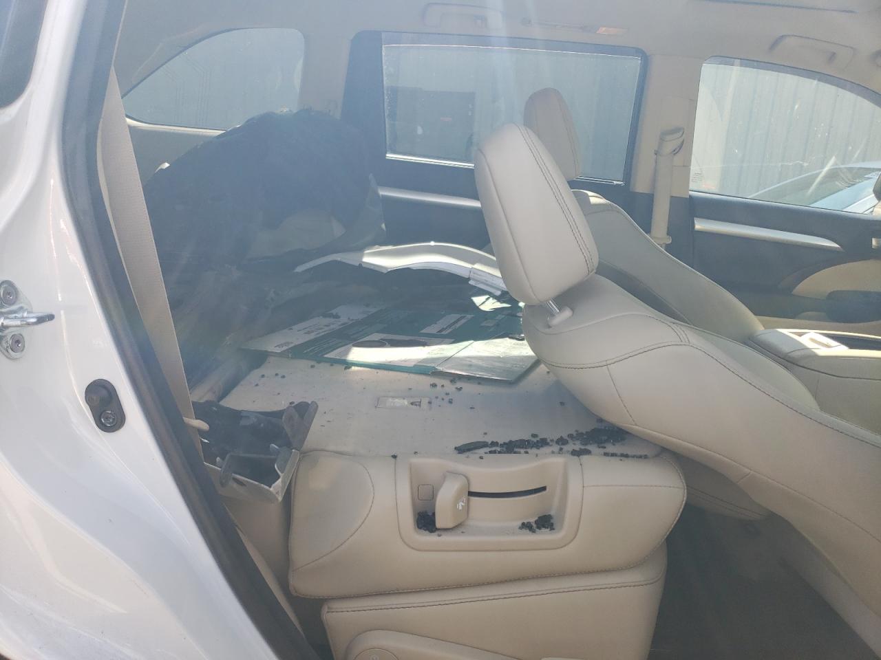 TOYOTA HIGHLANDER SE