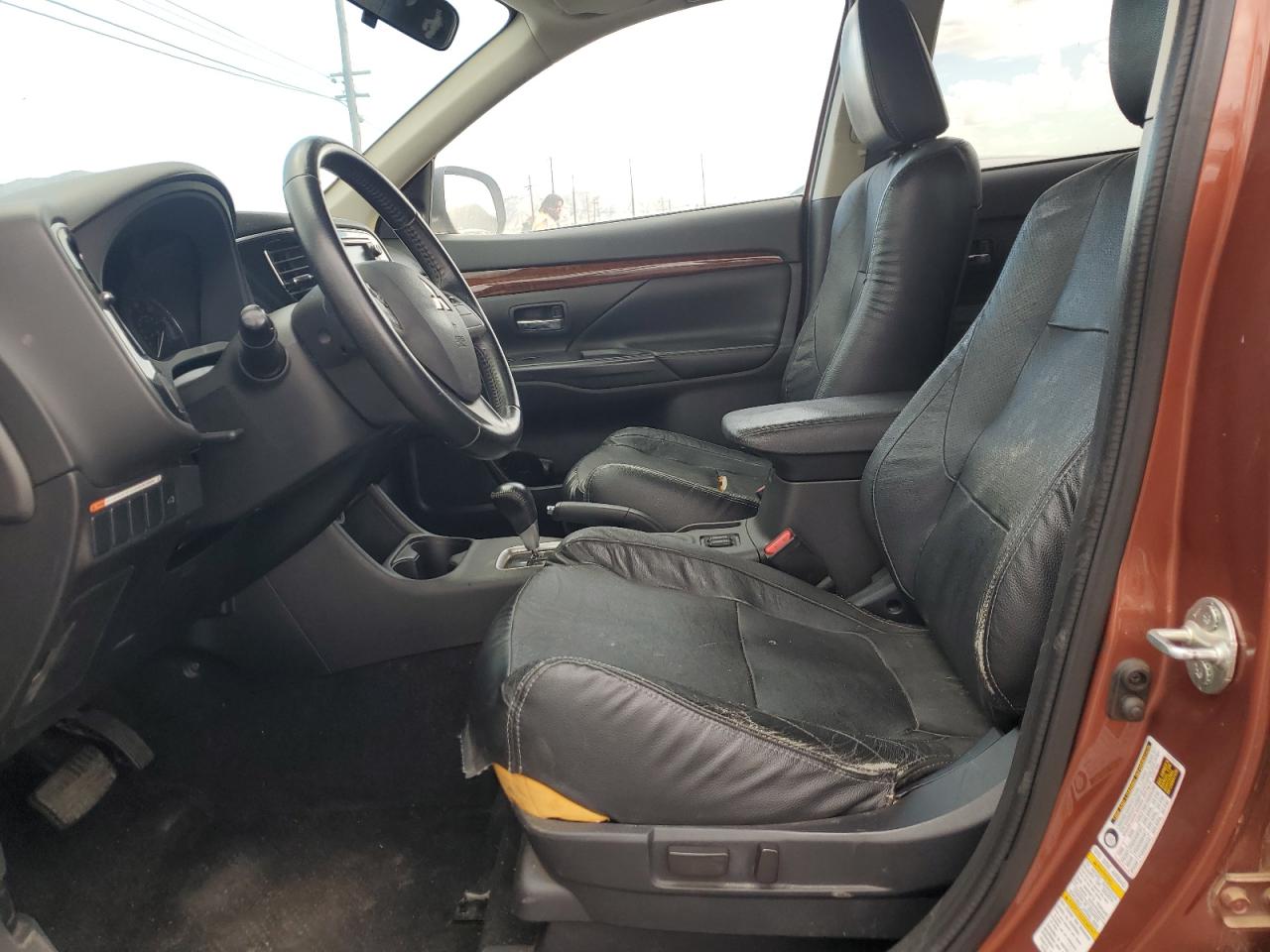 MITSUBISHI OUTLANDER SE