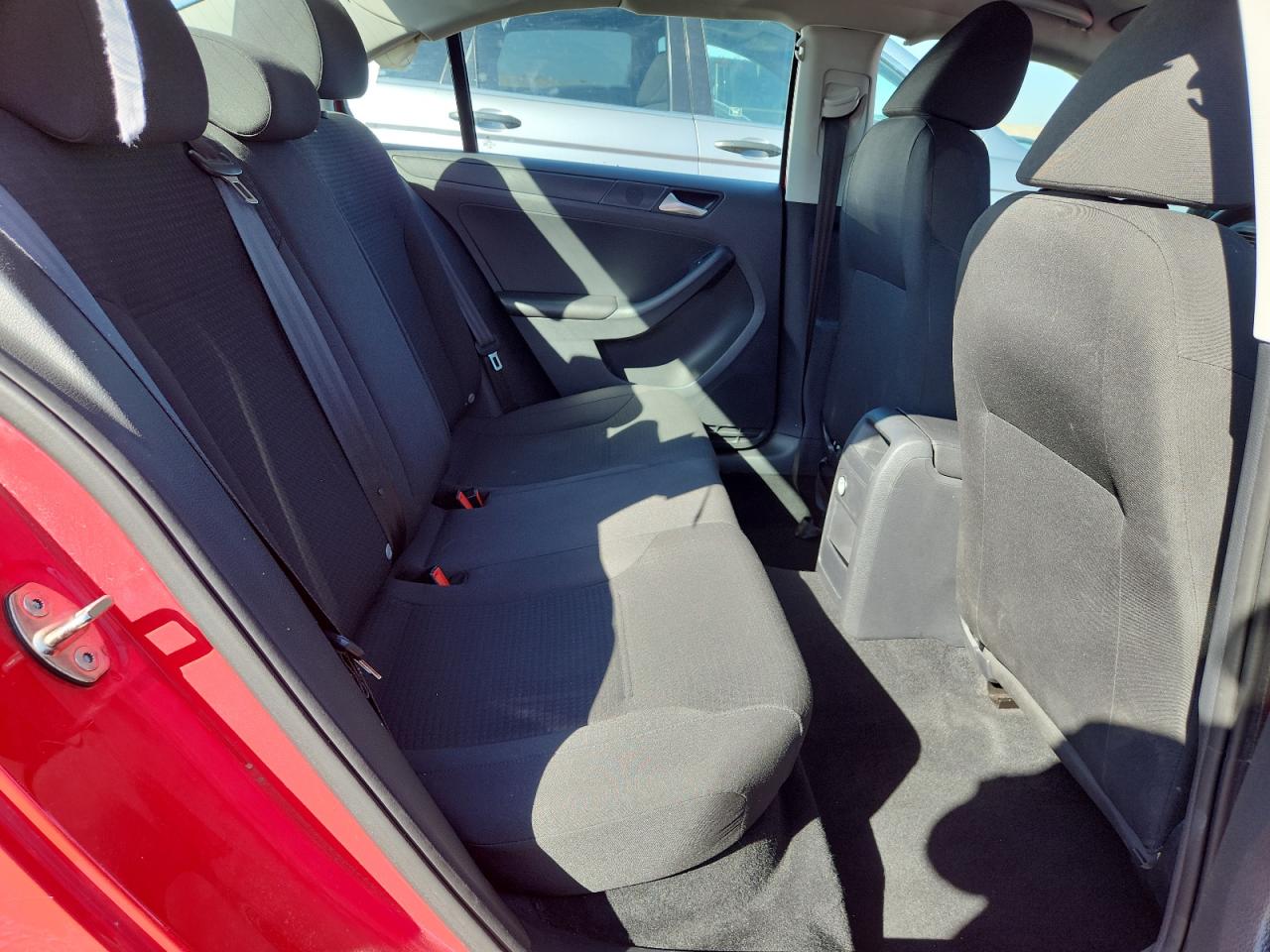 VOLKSWAGEN JETTA BASE