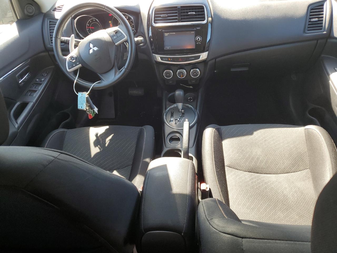 MITSUBISHI OUTLANDER SE