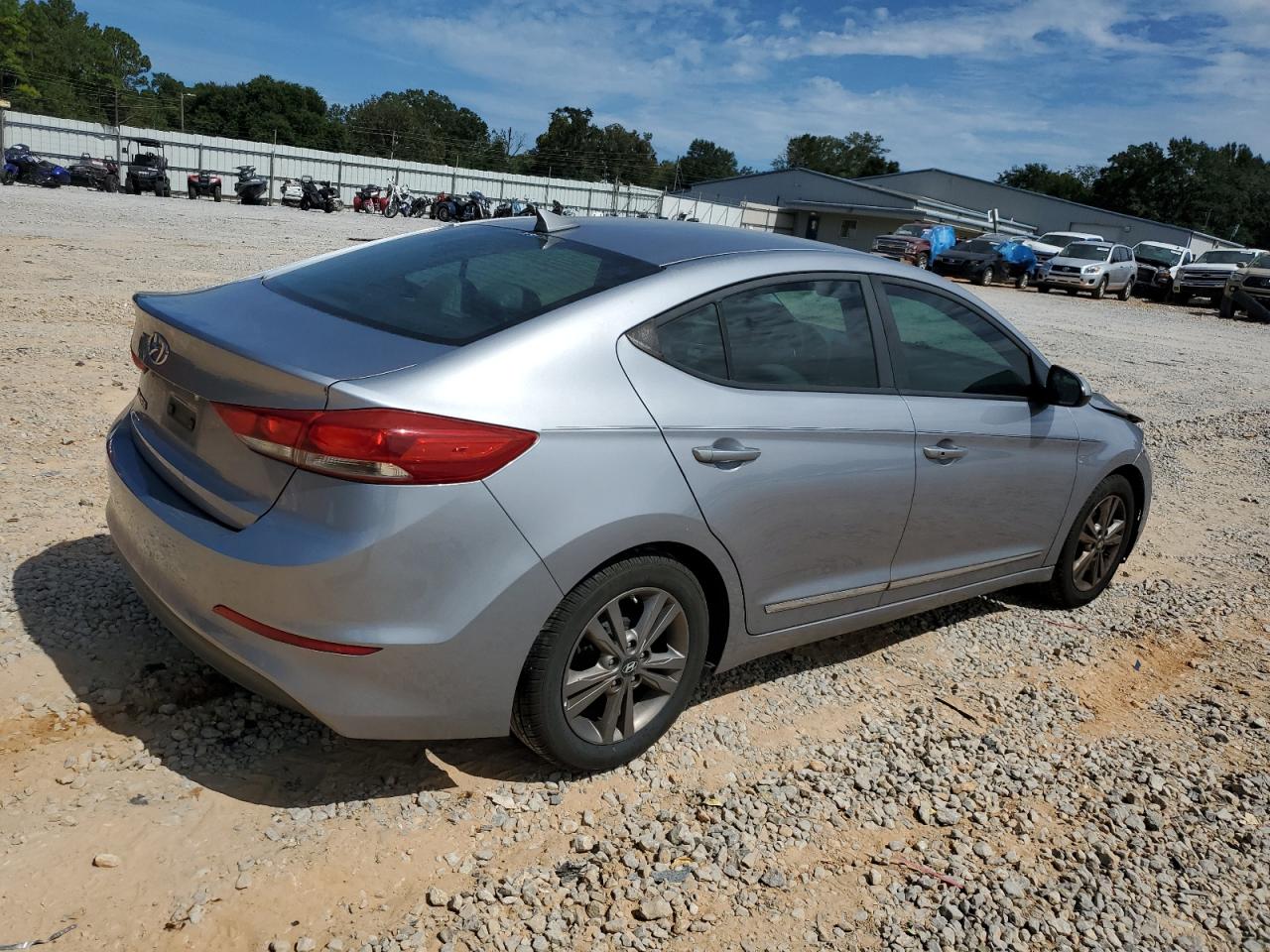 HYUNDAI ELANTRA SE