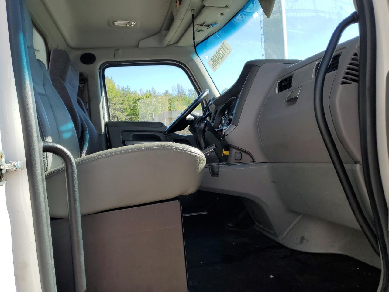 Lot #3260412569 2016 KENWORTH T680