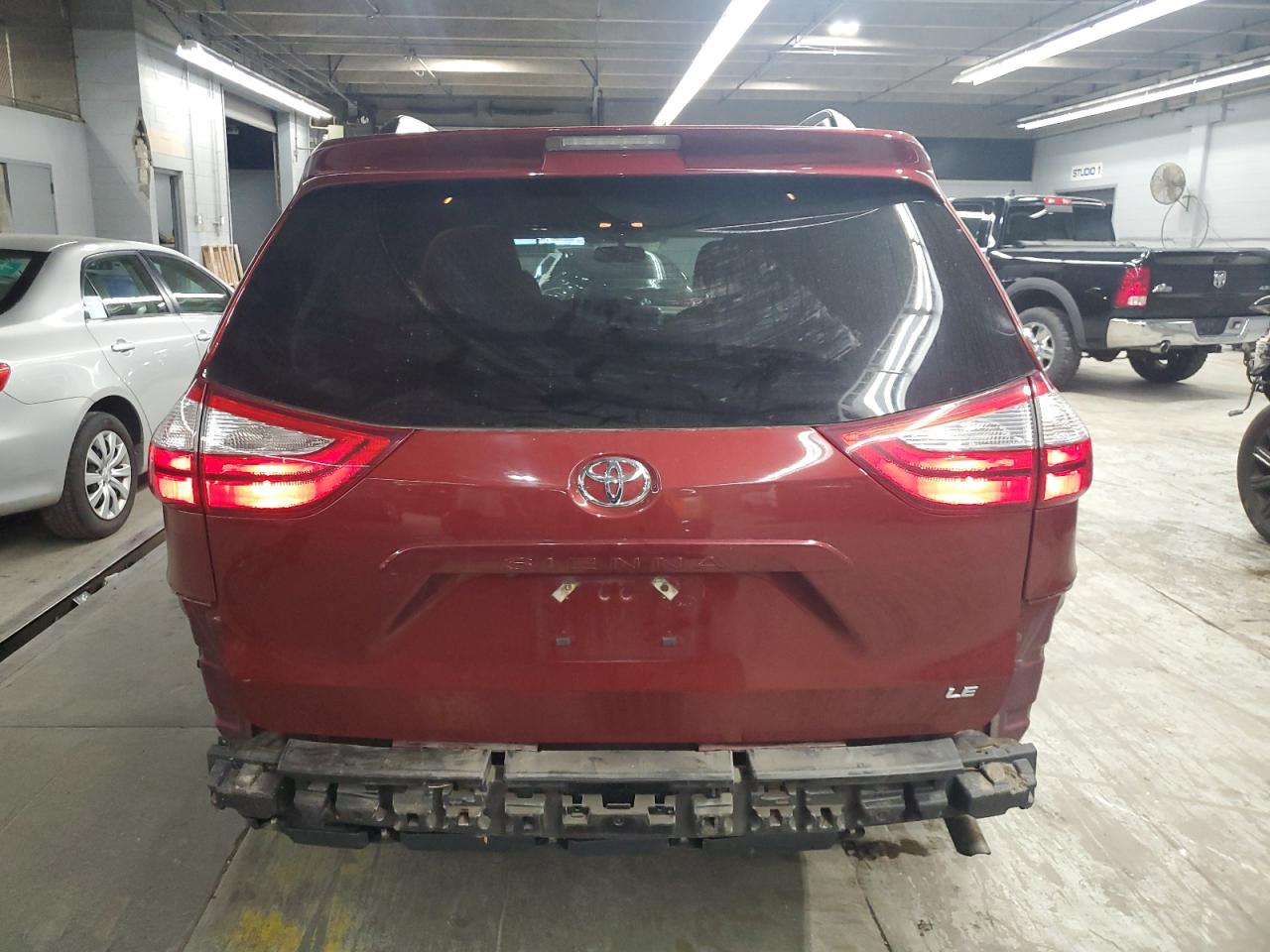 Lot #3291423146 2017 TOYOTA SIENNA LE