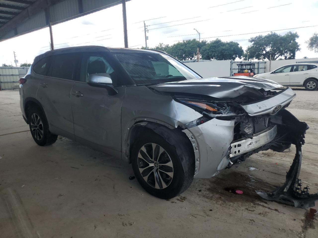 TOYOTA HIGHLANDER XLE