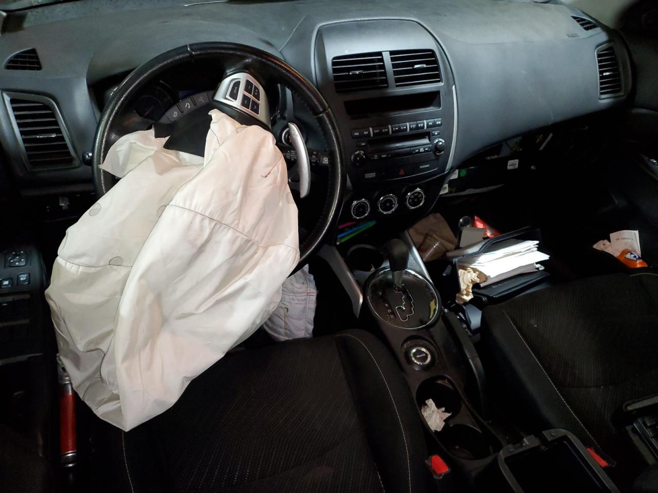 MITSUBISHI OUTLANDER SE