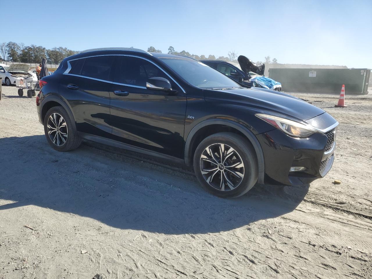 INFINITI QX30 BASE