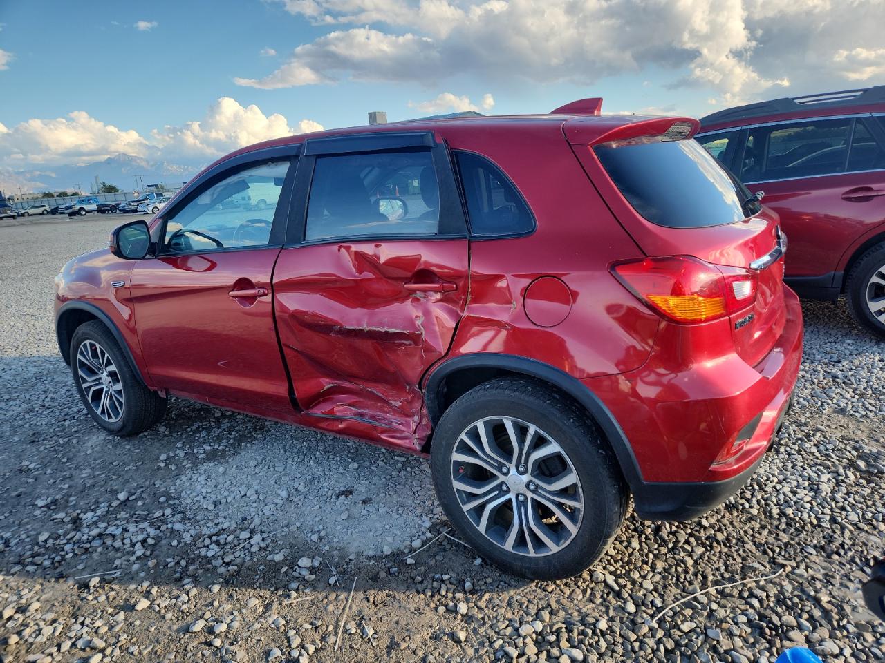 MITSUBISHI OUTLANDER SE