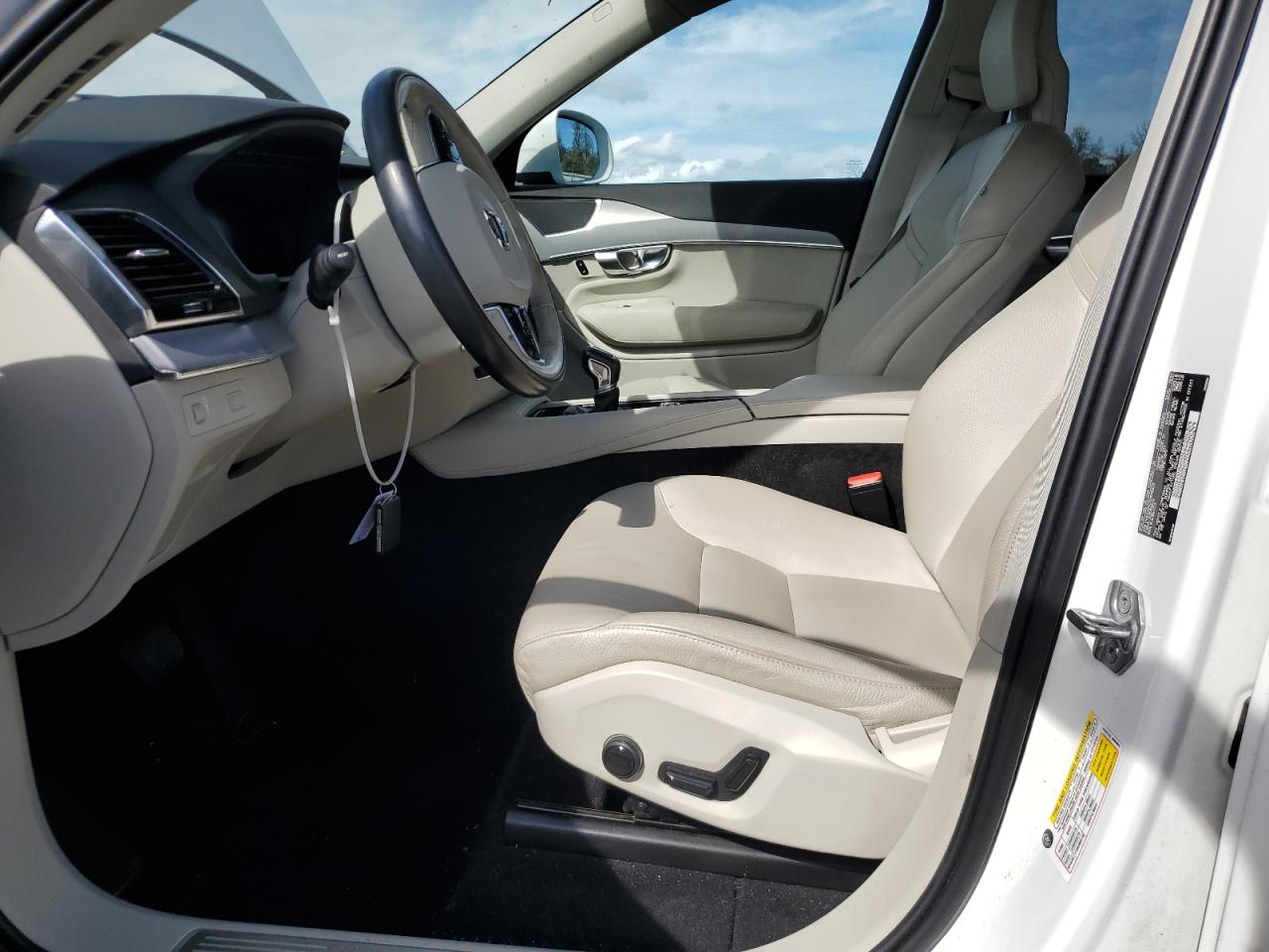 VOLVO XC90 T5 MOMENTUM