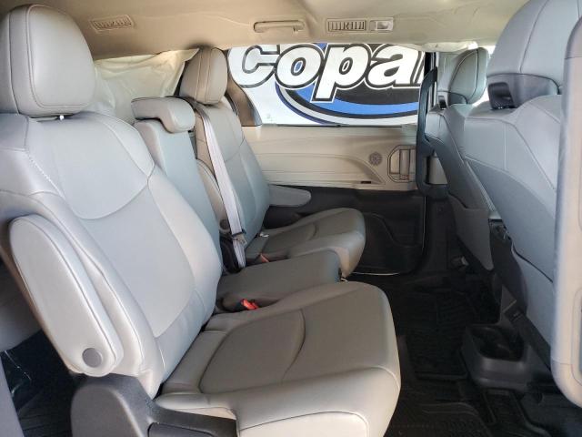 2024 TOYOTA SIENNA XLE #3302030158