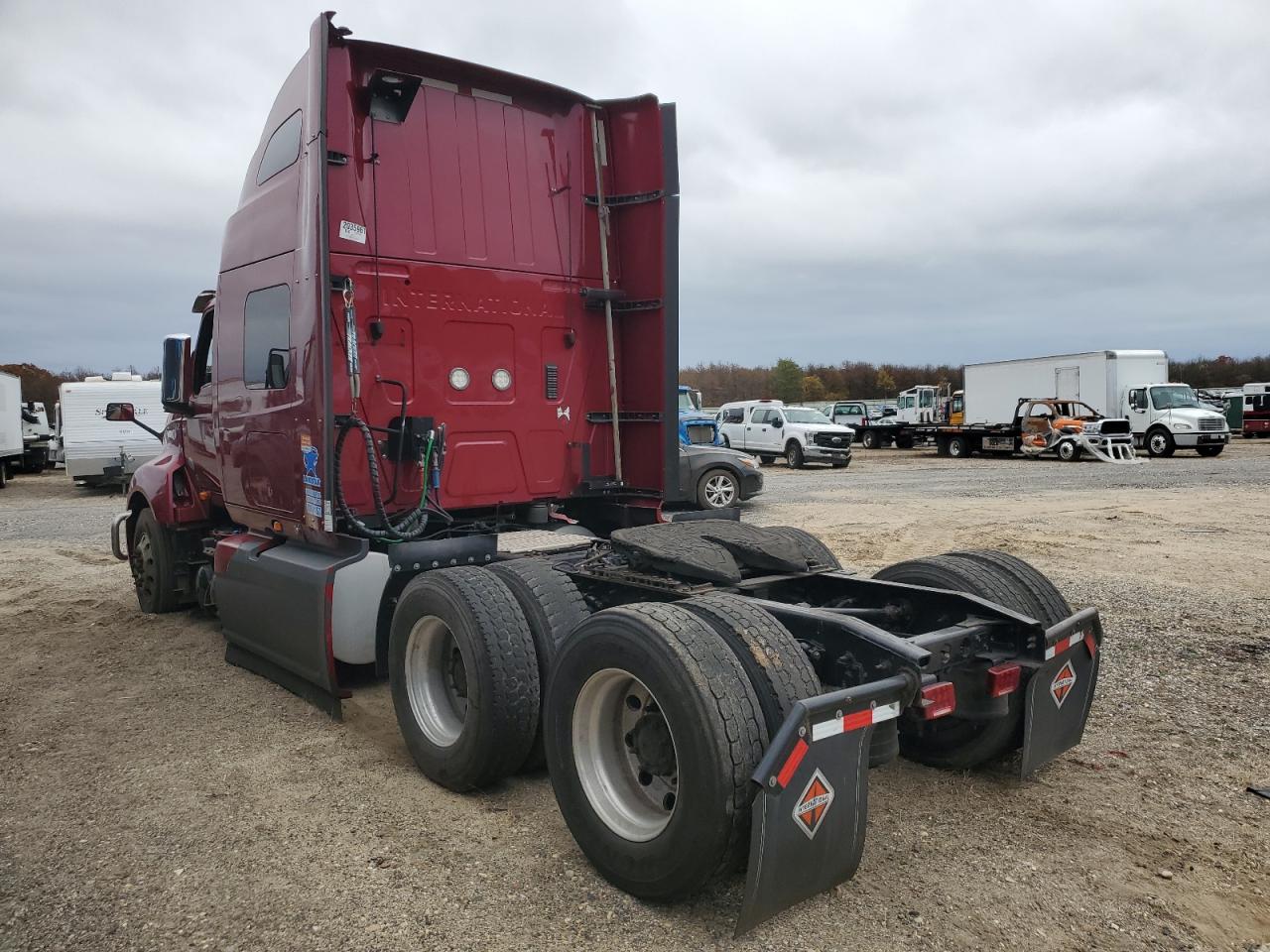 Lot #3308218231 2019 INTERNATIONAL LT625