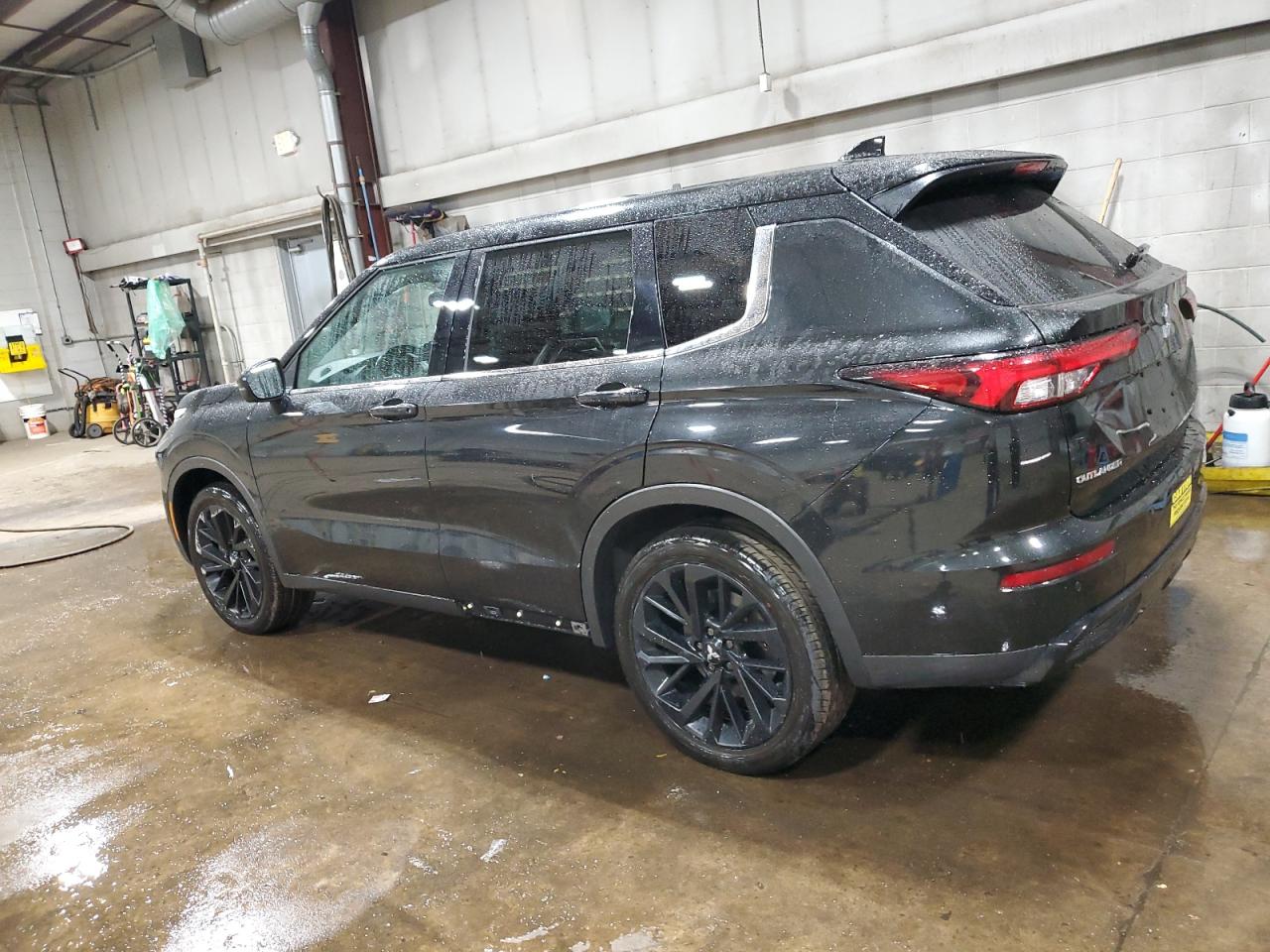MITSUBISHI OUTLANDER SE