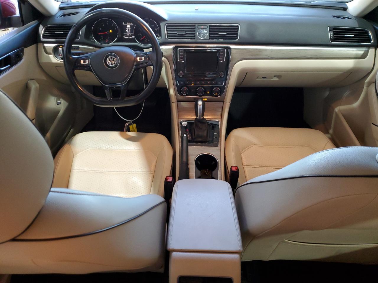 VOLKSWAGEN PASSAT SE