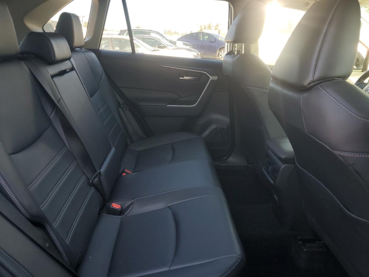 TOYOTA RAV4 XLE PREMIUM