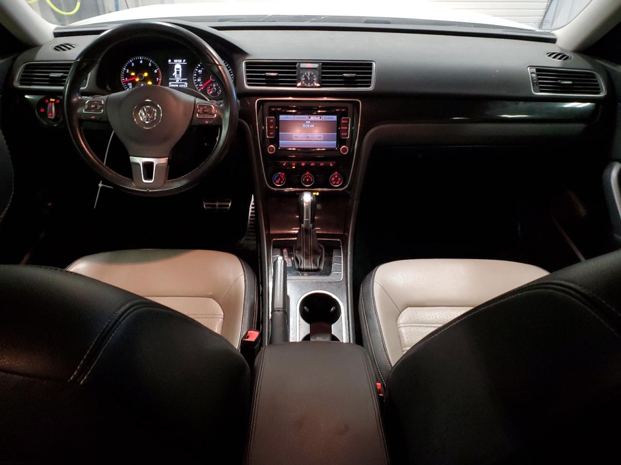 VOLKSWAGEN PASSAT SE