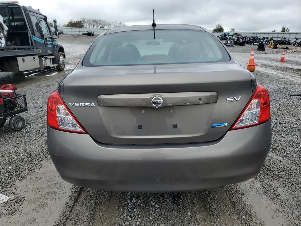 NISSAN VERSA S