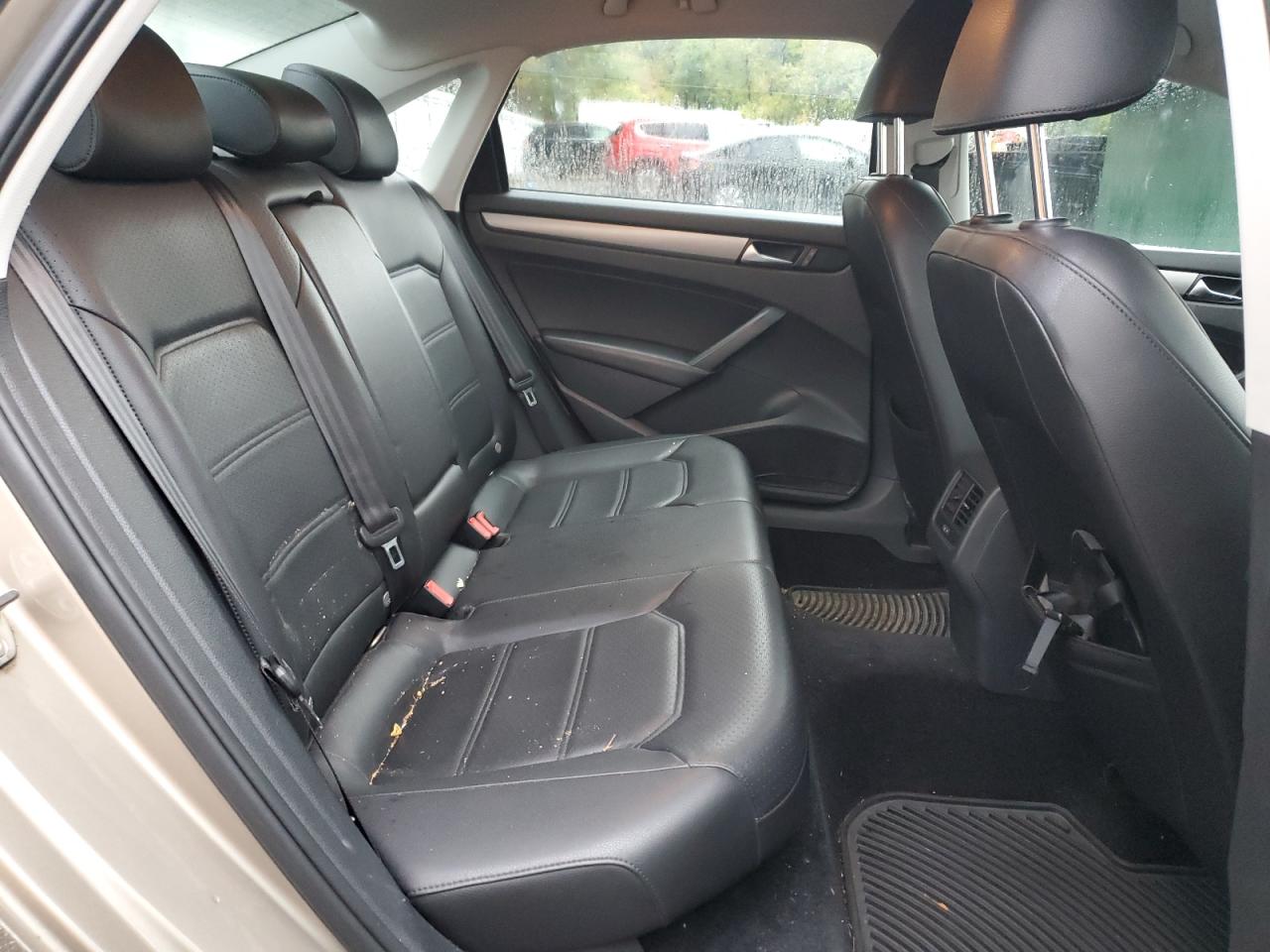 VOLKSWAGEN PASSAT SE