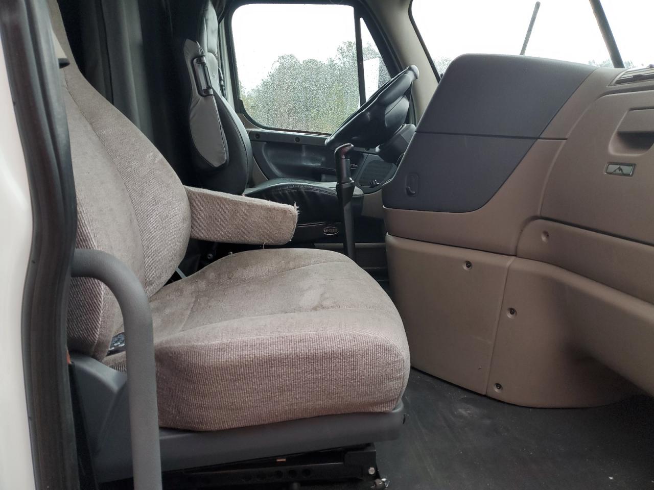 Lot #3273907779 2016 FREIGHTLINER CASCADIA 1