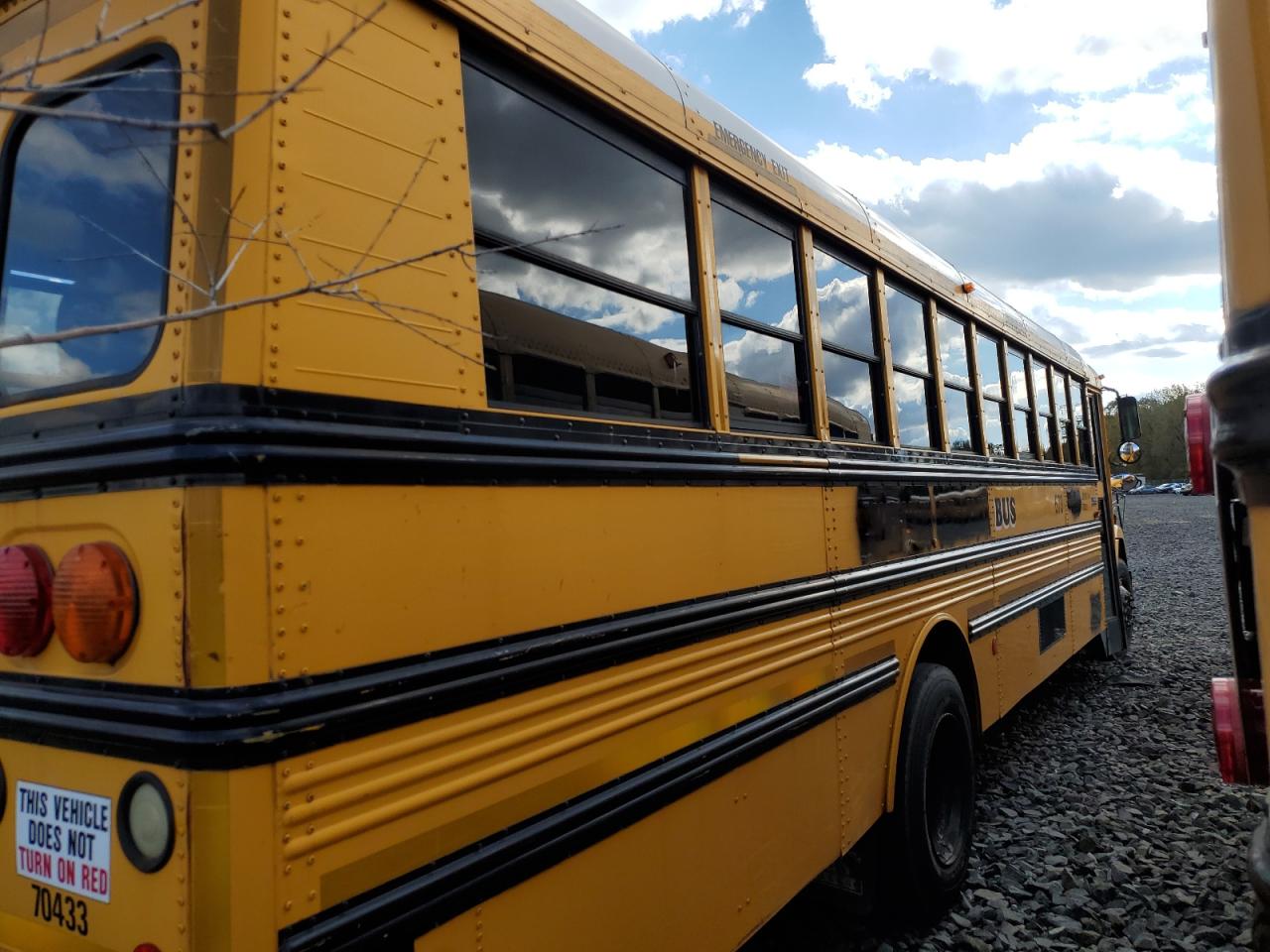 Lot #3270684892 2005 FREIGHTLINER SAF-T-LINER C2