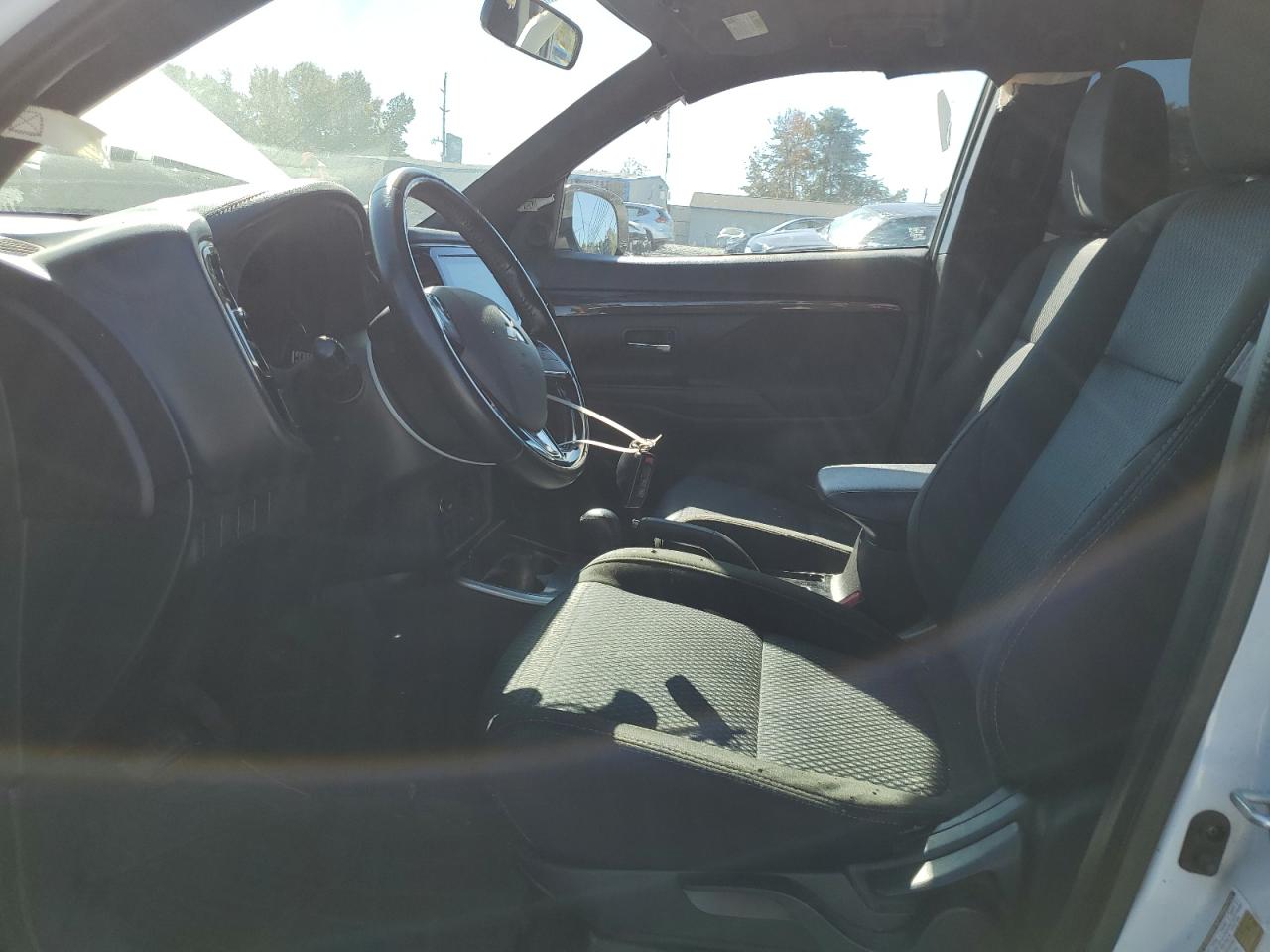 MITSUBISHI OUTLANDER SE