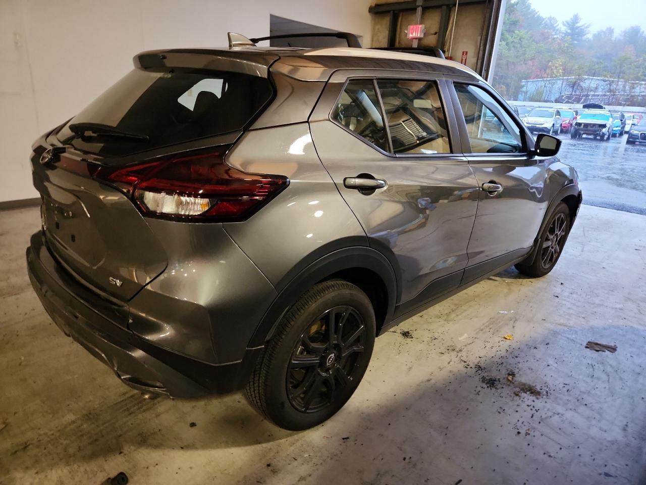 NISSAN KICKS SV