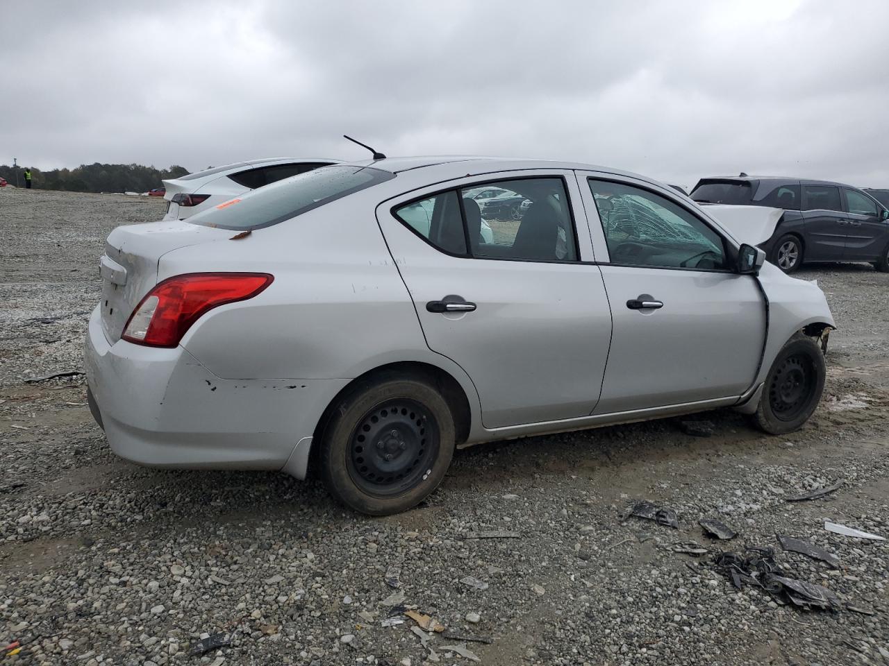 NISSAN VERSA S