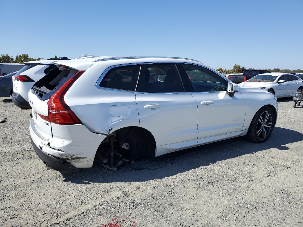 VOLVO XC60 T5 MOMENTUM