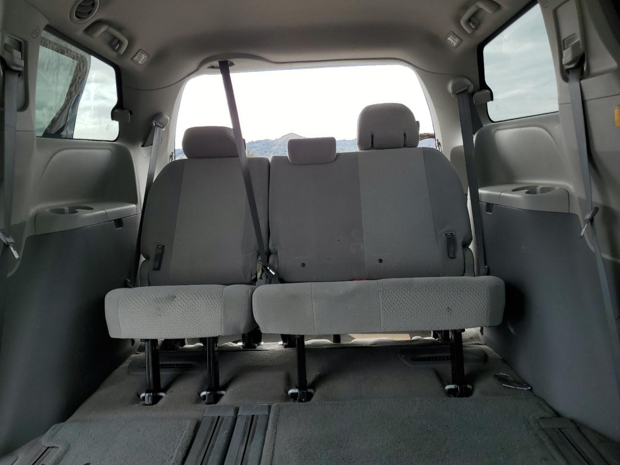 TOYOTA SIENNA BASE