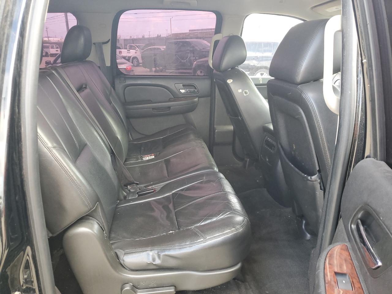 CHEVROLET SUBURBAN C1500 LT