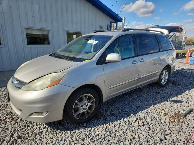 TOYOTA SIENNA XLE