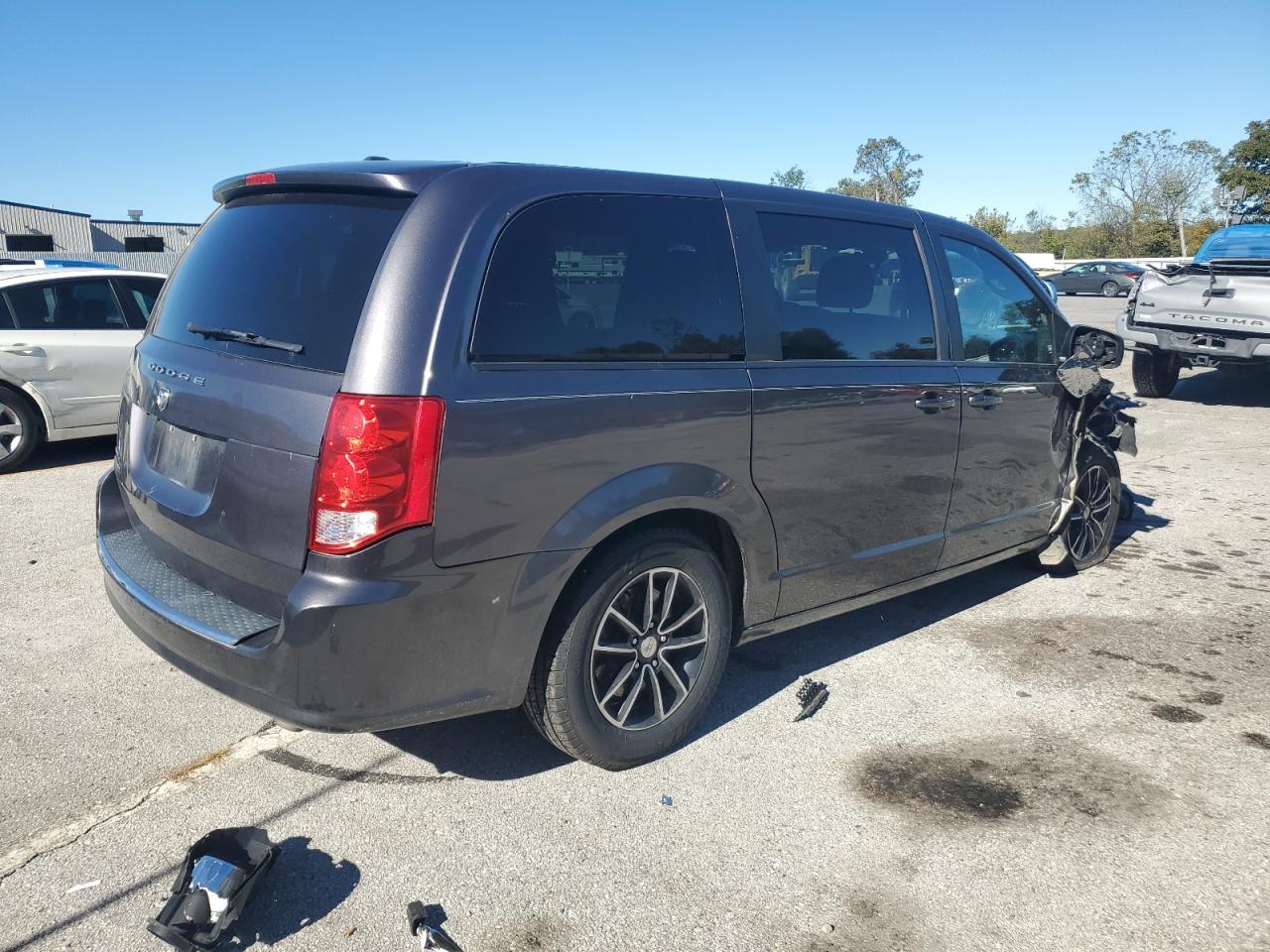 Lot #3301796369 2018 DODGE GRAND CARA