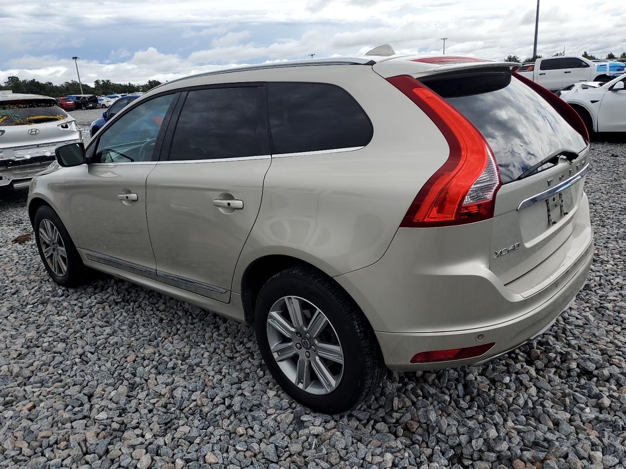 VOLVO XC60 T5 INSCRIPTION