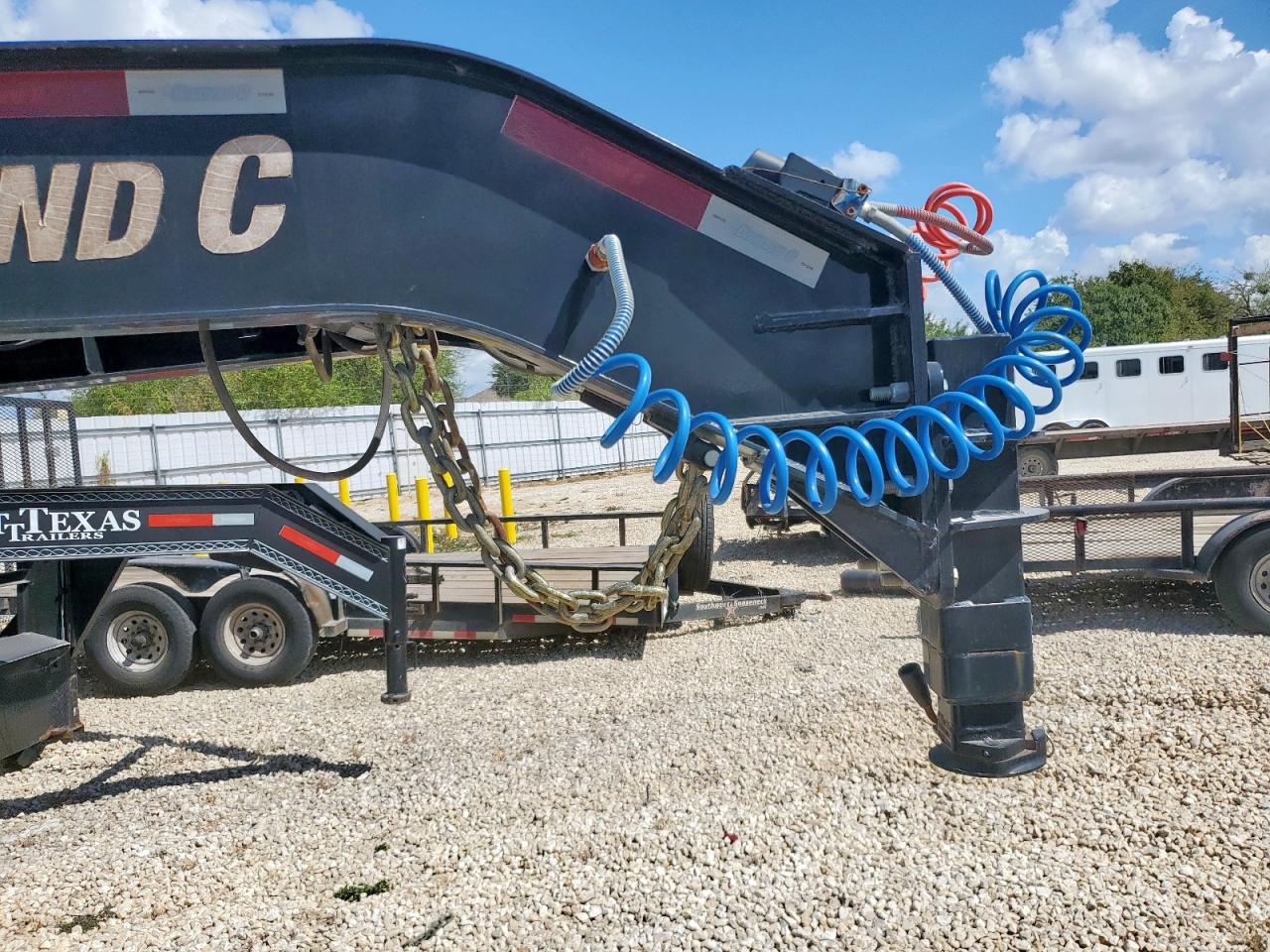 Lot #3268427758 2020 DIAMOND C UNKNOWN