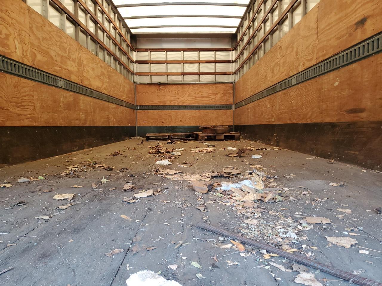 Lot #3265012917 2016 PETERBILT 337