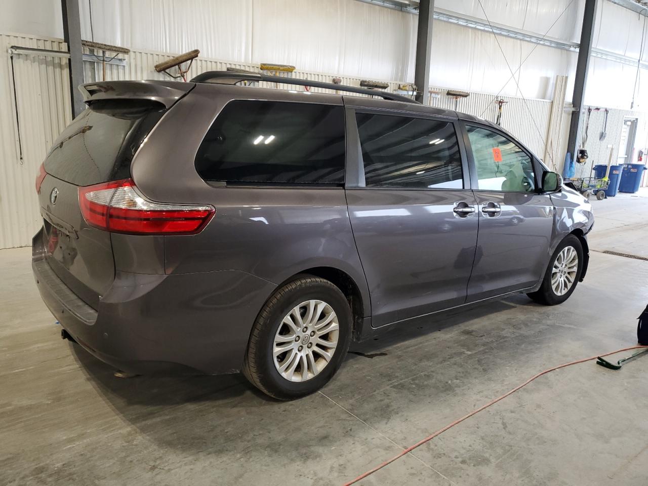 TOYOTA SIENNA XLE