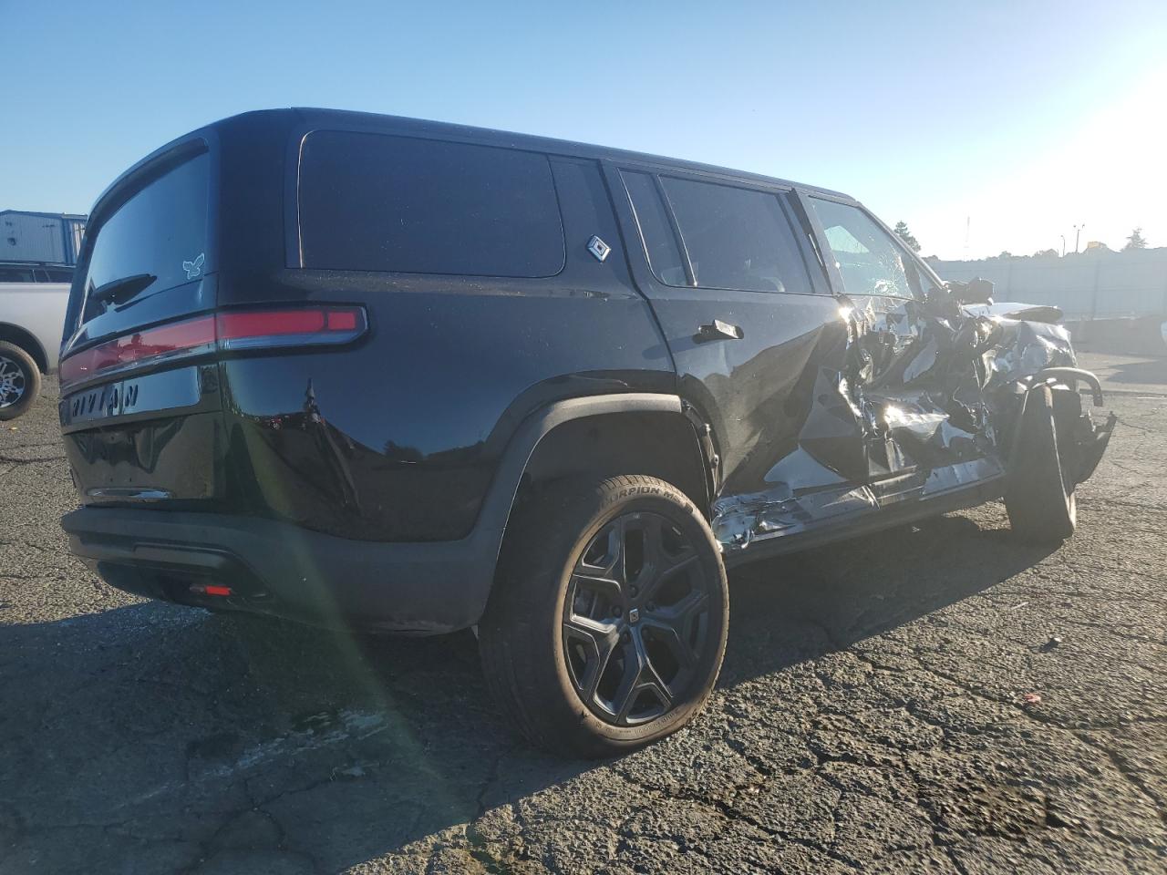 Lot #3302030132 2025 RIVIAN R1S ADVENT