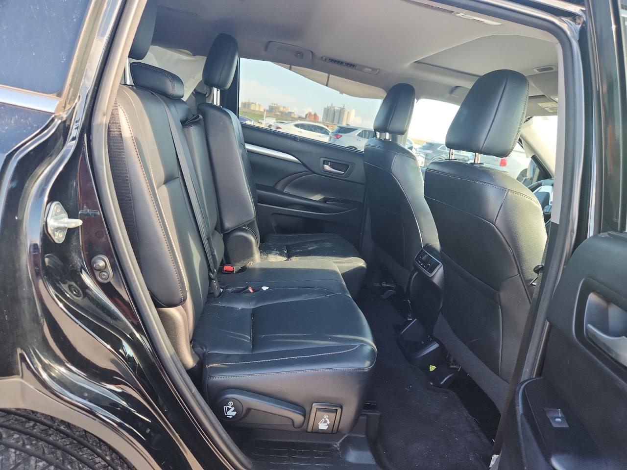 TOYOTA HIGHLANDER SE