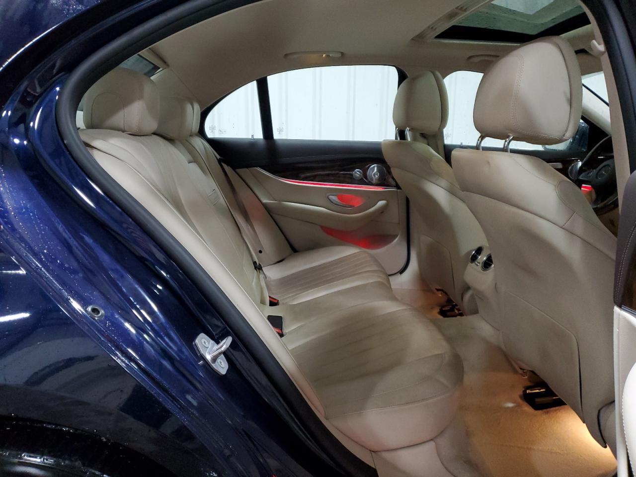 MERCEDES-BENZ E-CLASS 300