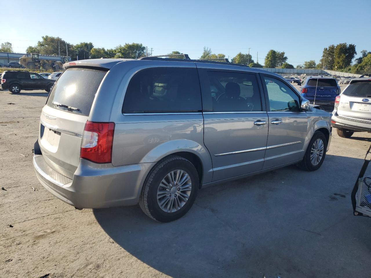 CHRYSLER TOWN & COUNTRY TOURING L