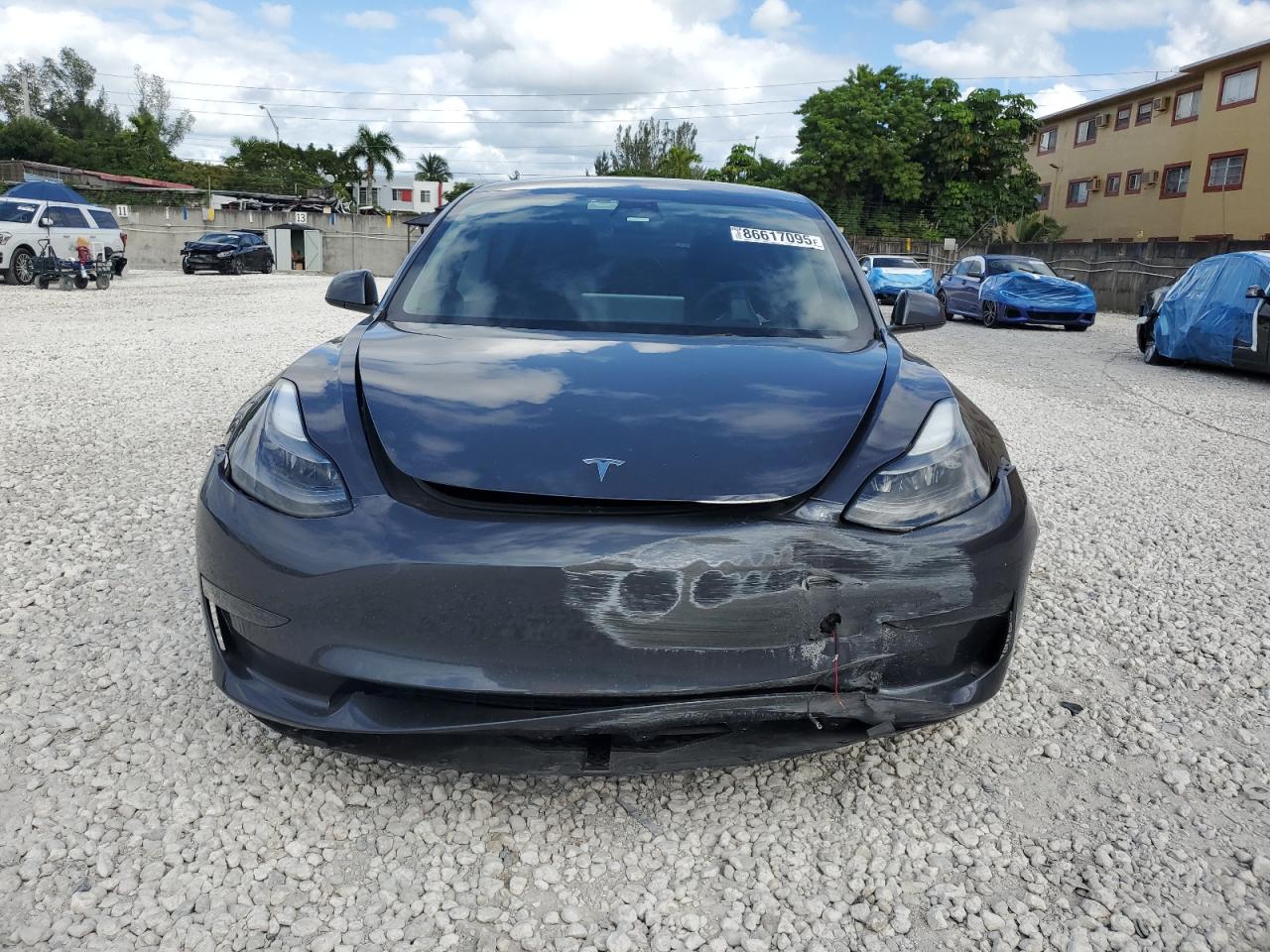 TESLA MODEL 3