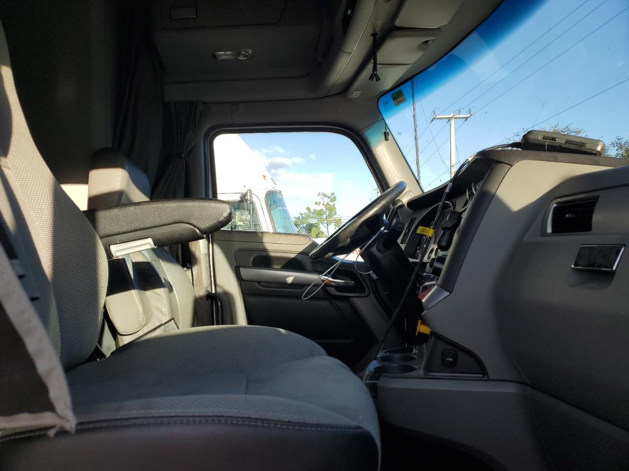 Lot #3302831897 2020 KENWORTH CONSTRUCTI