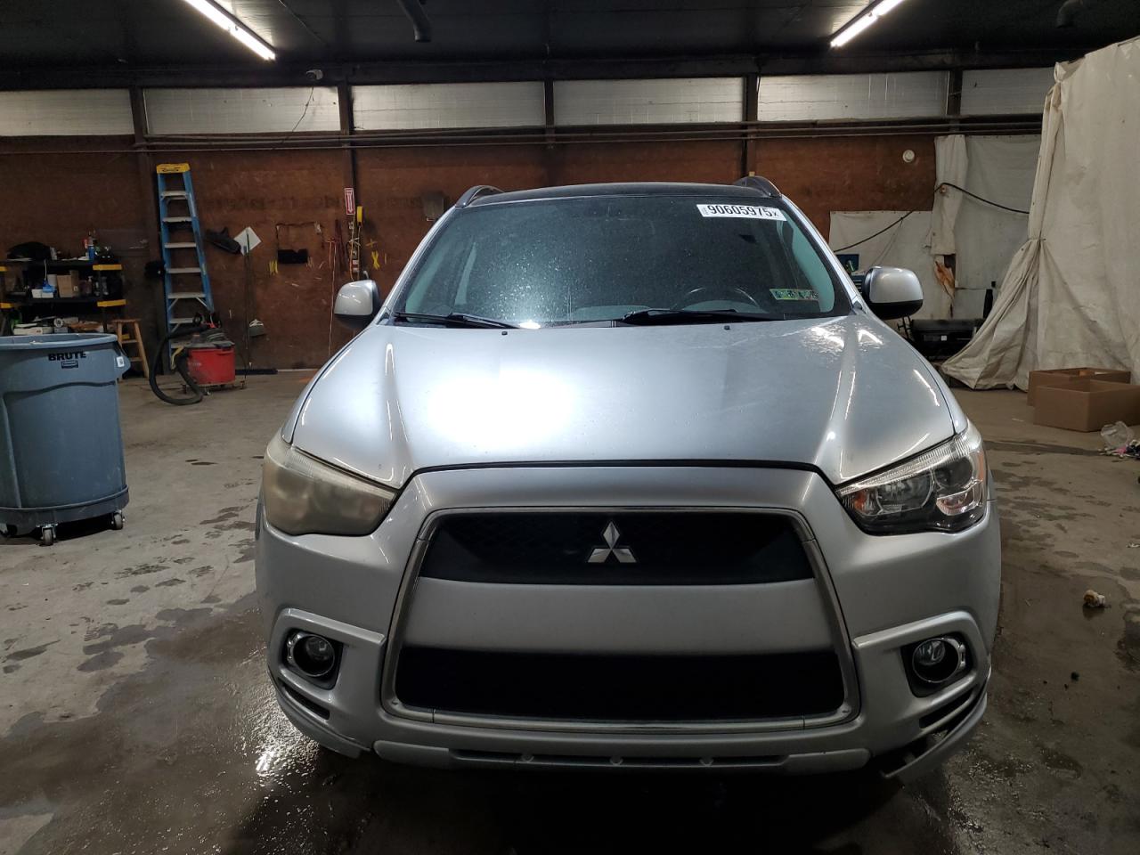 MITSUBISHI OUTLANDER SE