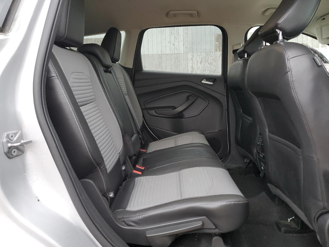 FORD ESCAPE SE