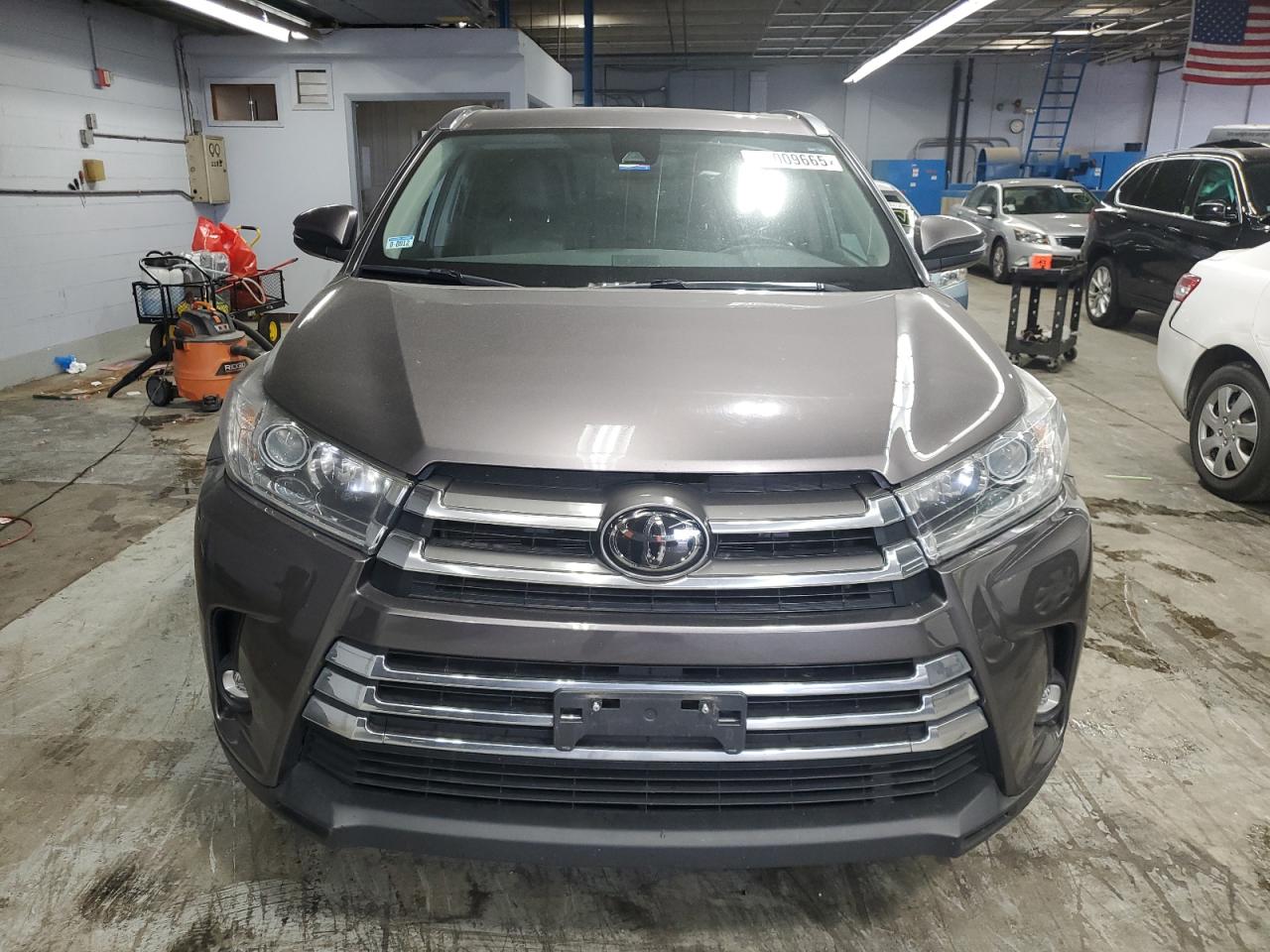 TOYOTA HIGHLANDER LIMITED