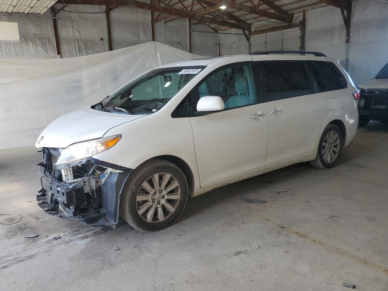 TOYOTA SIENNA XLE
