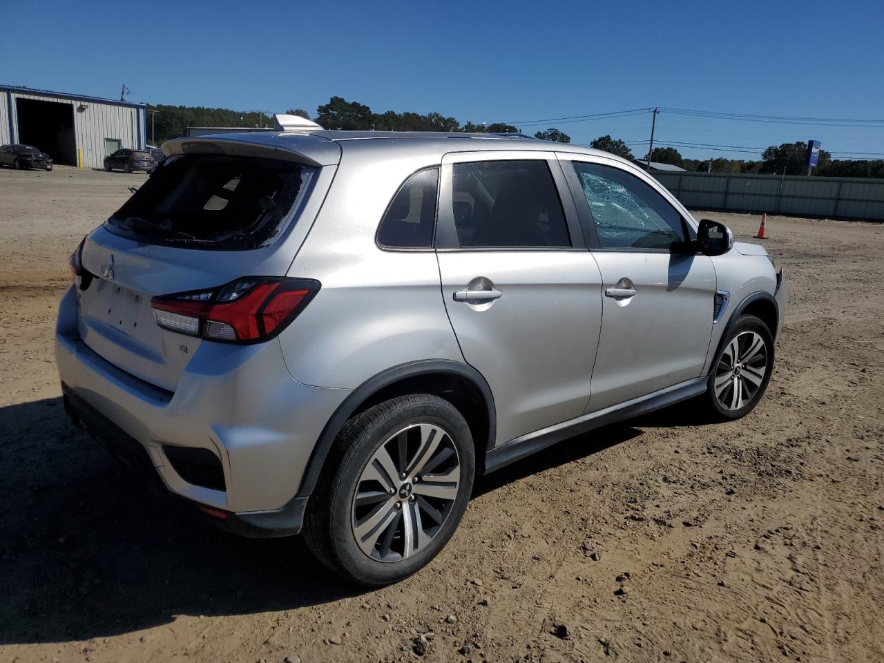 MITSUBISHI OUTLANDER SE