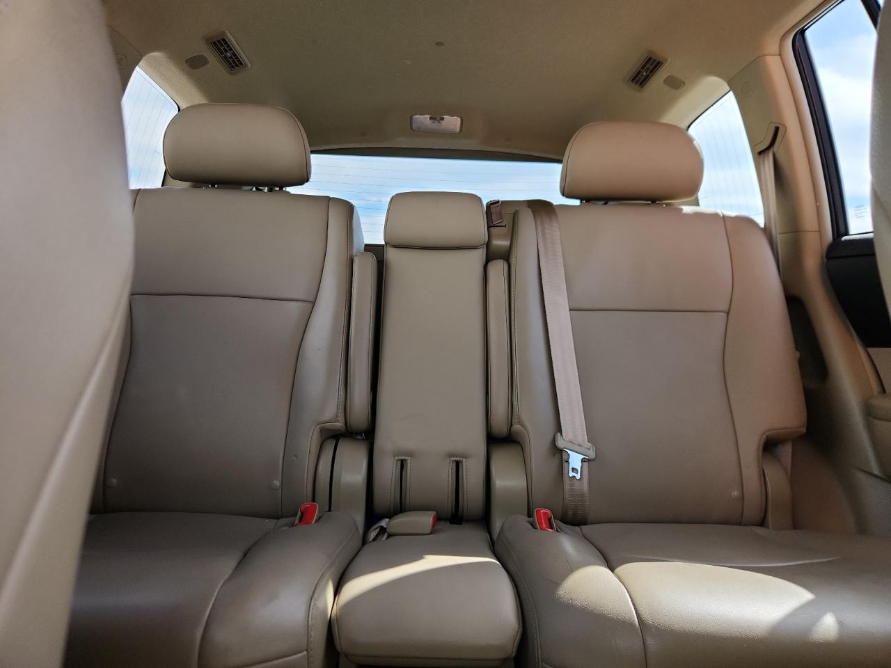 TOYOTA HIGHLANDER BASE