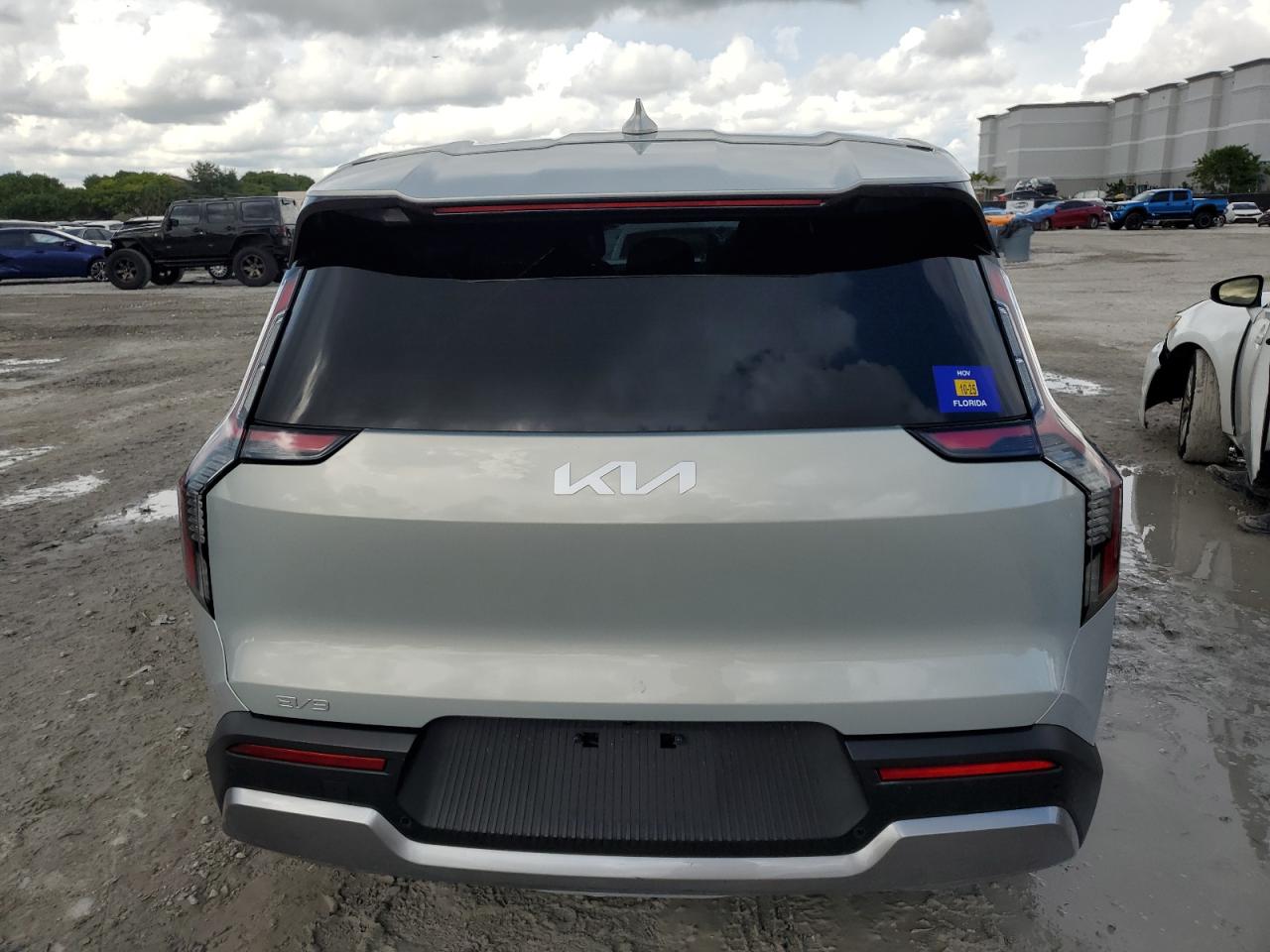 KIA EV9 LIGHT