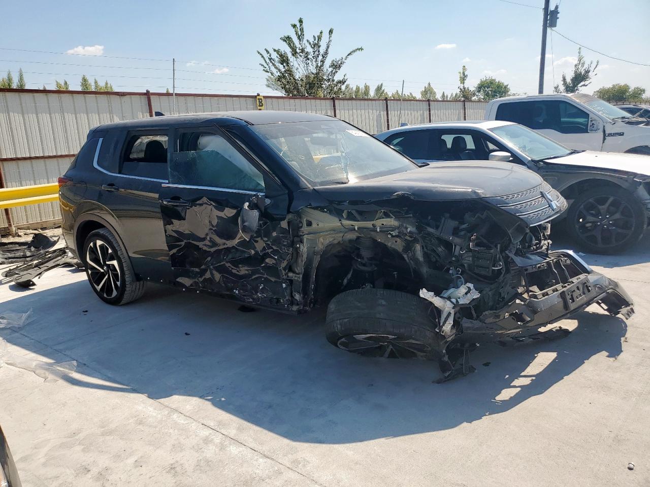 MITSUBISHI OUTLANDER SE