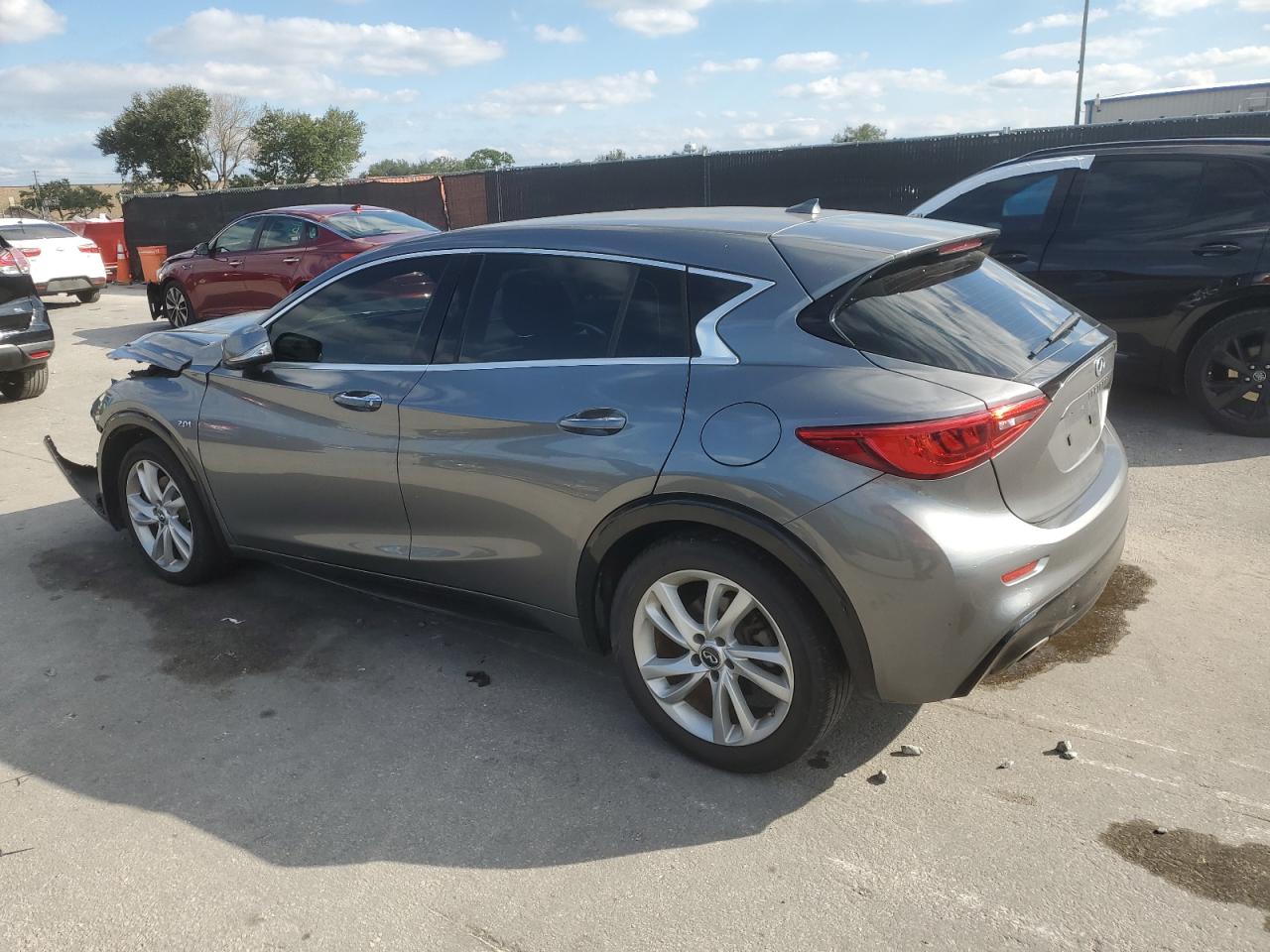 INFINITI QX30 BASE