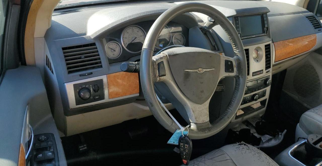 CHRYSLER TOWN & COUNTRY LIMITED